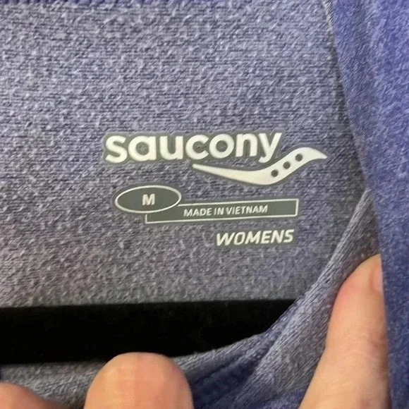 Saucony hooded running shirt - Picture 5 of 7